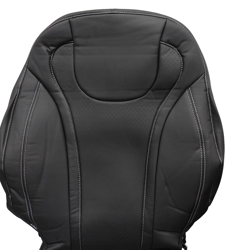 XUV 700 7 PERFO BLACK STITCH SILVER